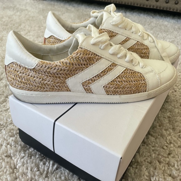 Dolce vita neo arrow court sneaker Clearance